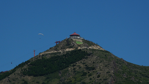 La confitería giratoria en la cima del Cerro Otto, en Bariloche (clickear para agrandar imagen). Foto: kilatro